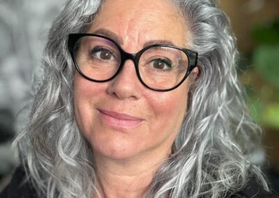 <center> Stembevrijdend / Vrijuit Zingen<br><h3><span style="color: #ff0000;">met Angelique Vlieger</h3></span></center>